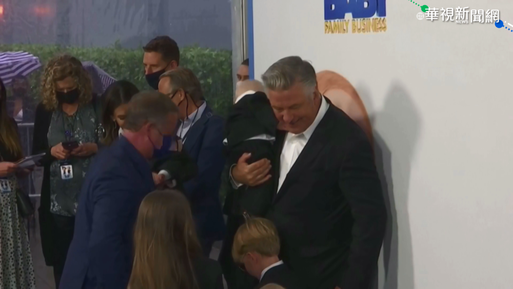 道具槍奪命 亞歷鮑德溫誤殺攝影指導