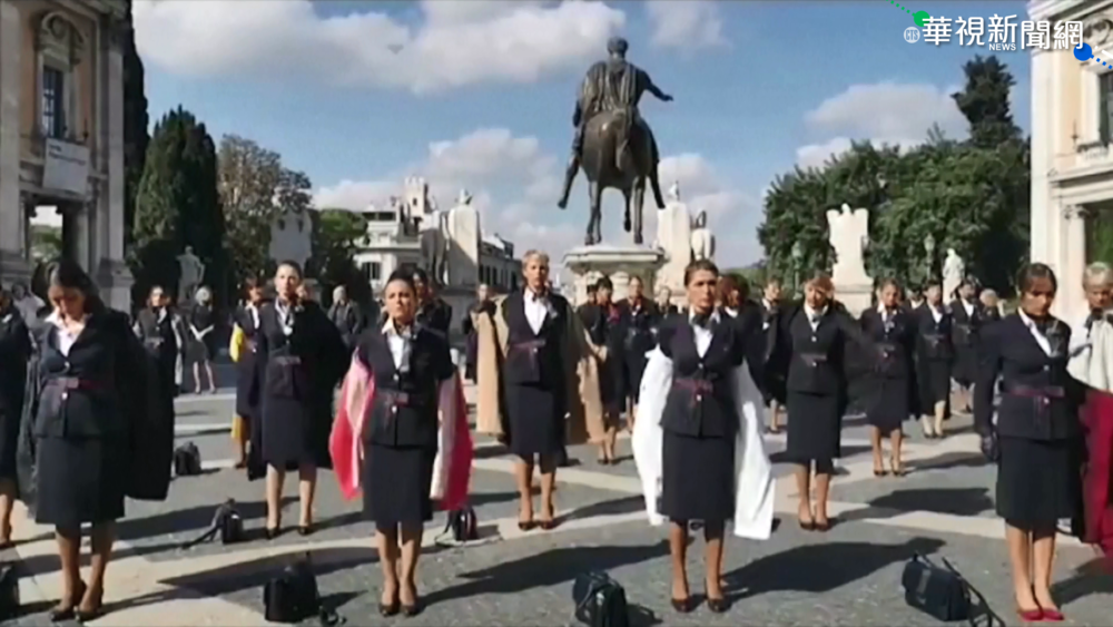 抗議裁員減薪 前義航50空服當街脫衣