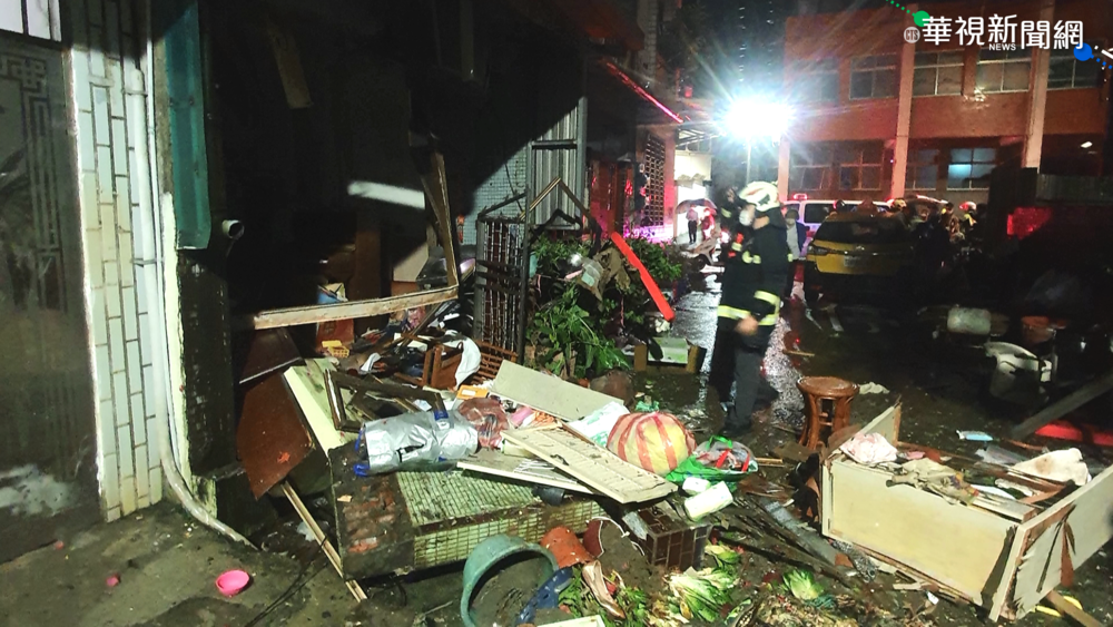 疑煮飯不慎 瓦斯氣爆!物品炸屋外2傷