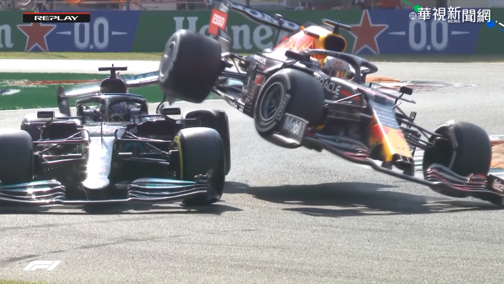 差點撞車 Verstappen槓上Hamilton