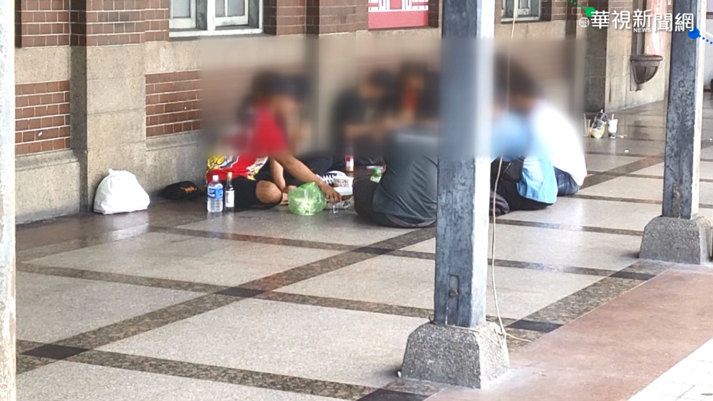 台中舊站移工不戴罩群聚 民眾憂破口