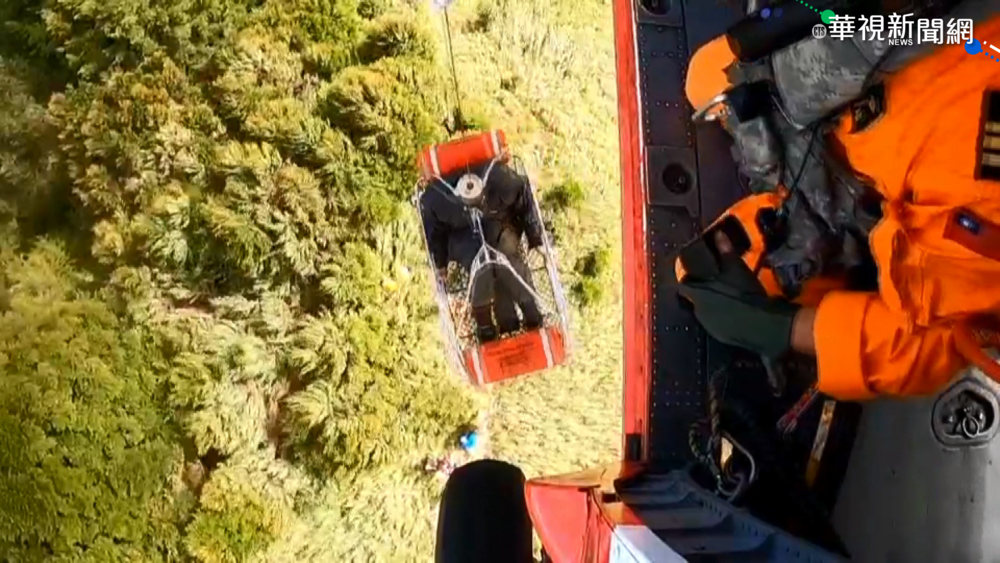 登山隊攀梅松山墜谷2傷 警救援36小時
