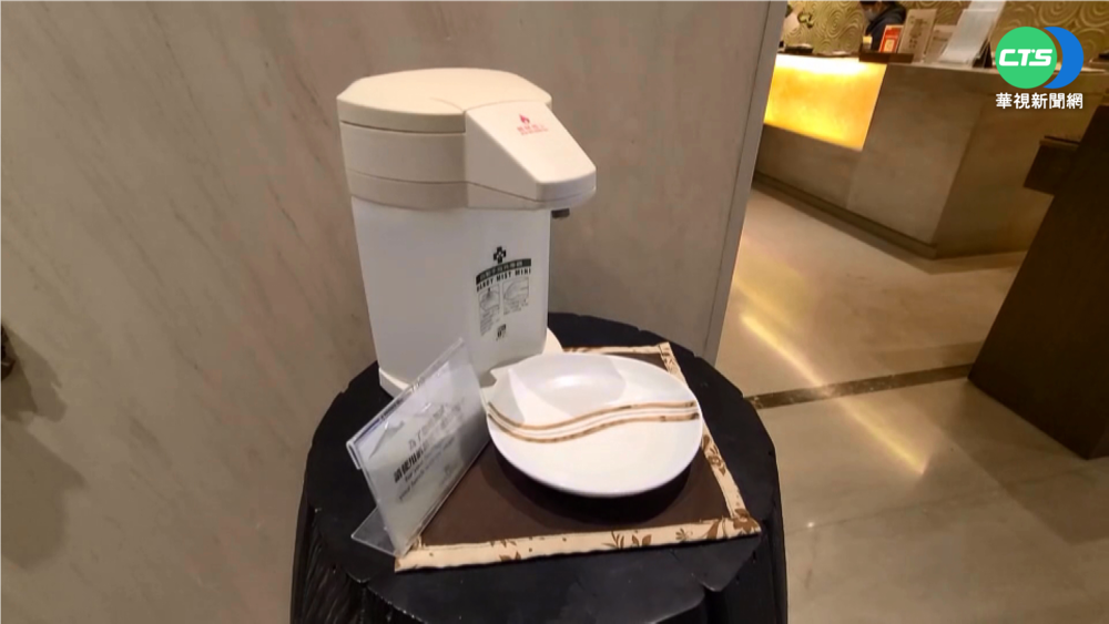 飯店人員誤噴酒精傷眼 民眾怒提告