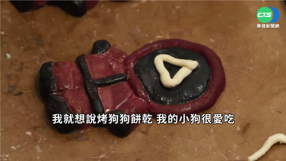 "魷魚"4米木頭人娃娃現首爾 粉絲朝聖玩