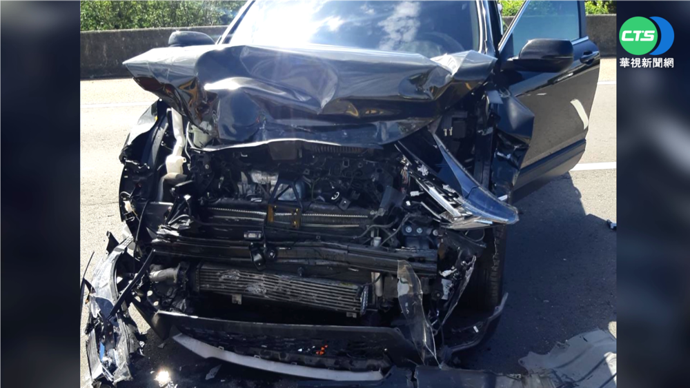 休旅車高速撞工程車 防撞架降低人員傷亡率