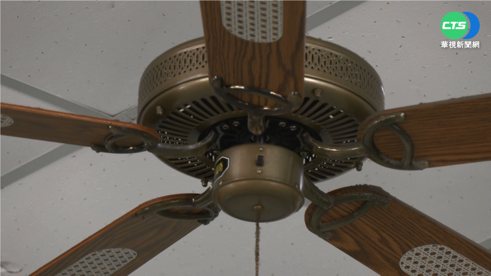 吊扇從天降! 2婦等打疫苗被砸傷送醫