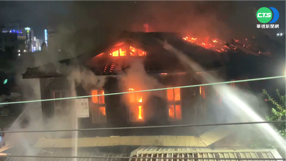 嘉義百年檜木老屋遭火舌吞噬 幸無釀傷亡