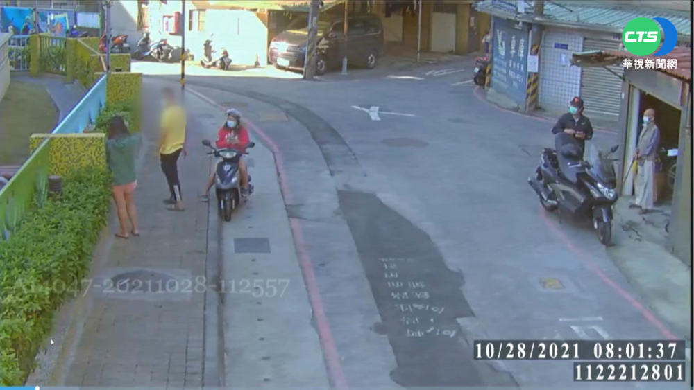 男發酒瘋試圖用臉接近! 路人嚇壞狂閃