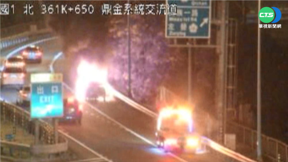 國一小轎車突竄燒 疑"機械故障"釀禍