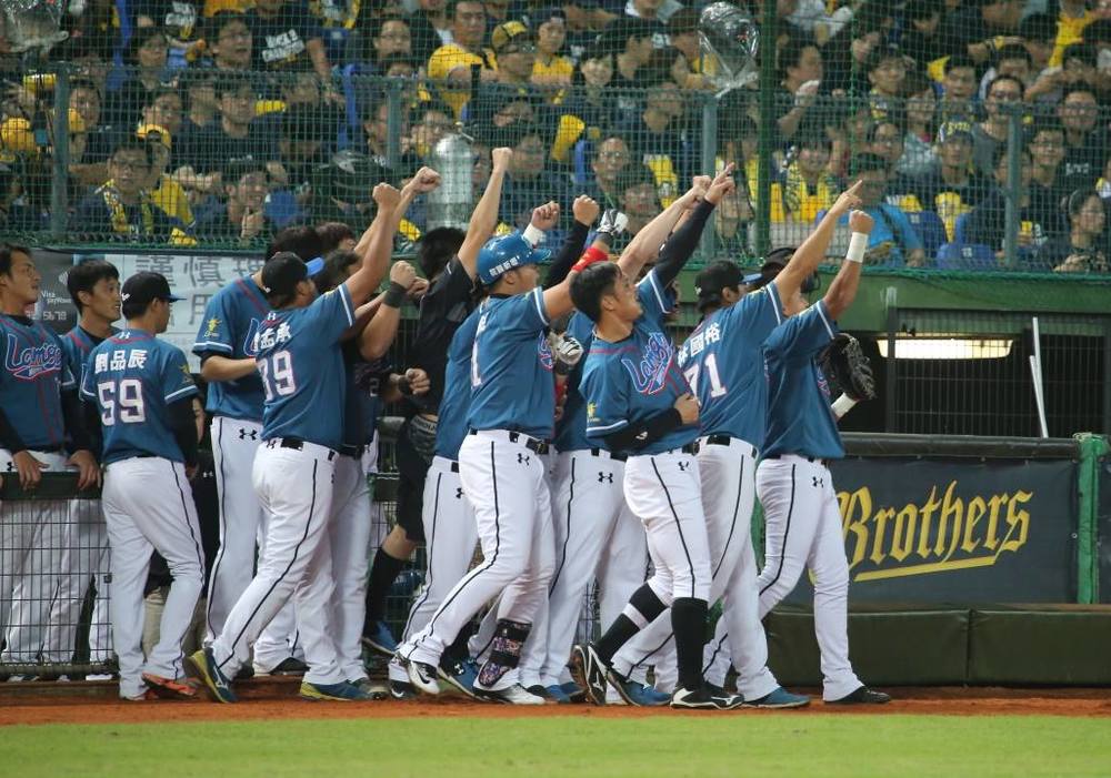 球迷不用再搶限量票！中職11/2起全面開放入場