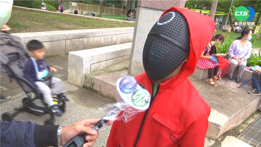 歡慶萬聖節! 大人小孩扮"魷魚遊戲"超吸睛