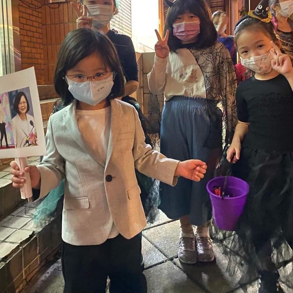 創意萬聖節裝扮 迷你蔡英文神還原