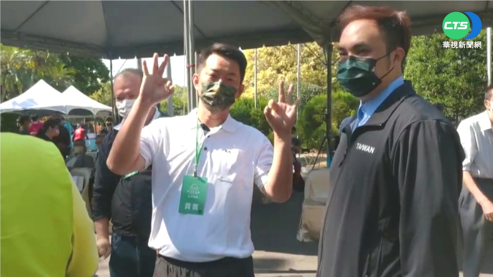 "民主時刻館"開幕 總統.陳柏惟相見歡