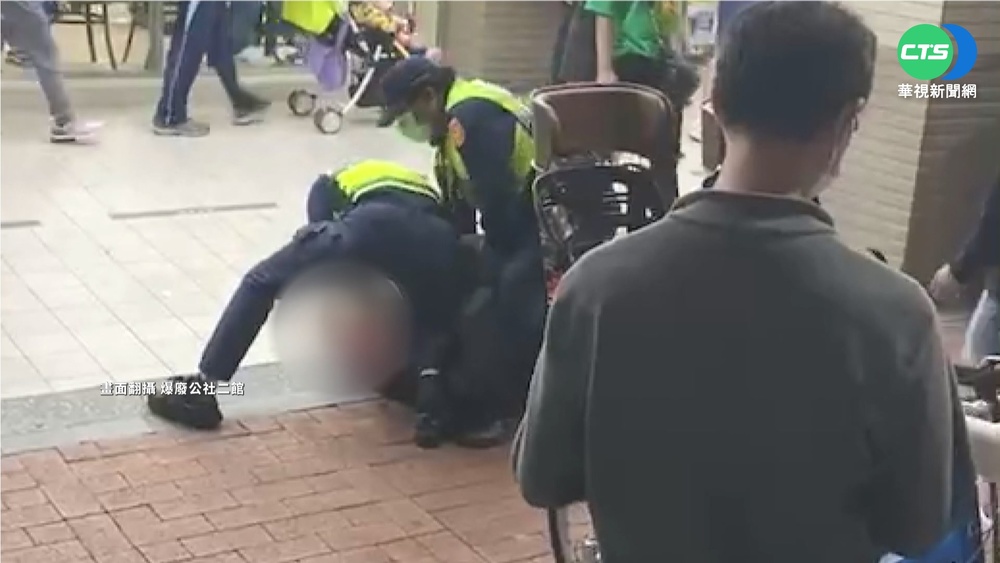 不服交管推罵警 脫序男被壓制上銬