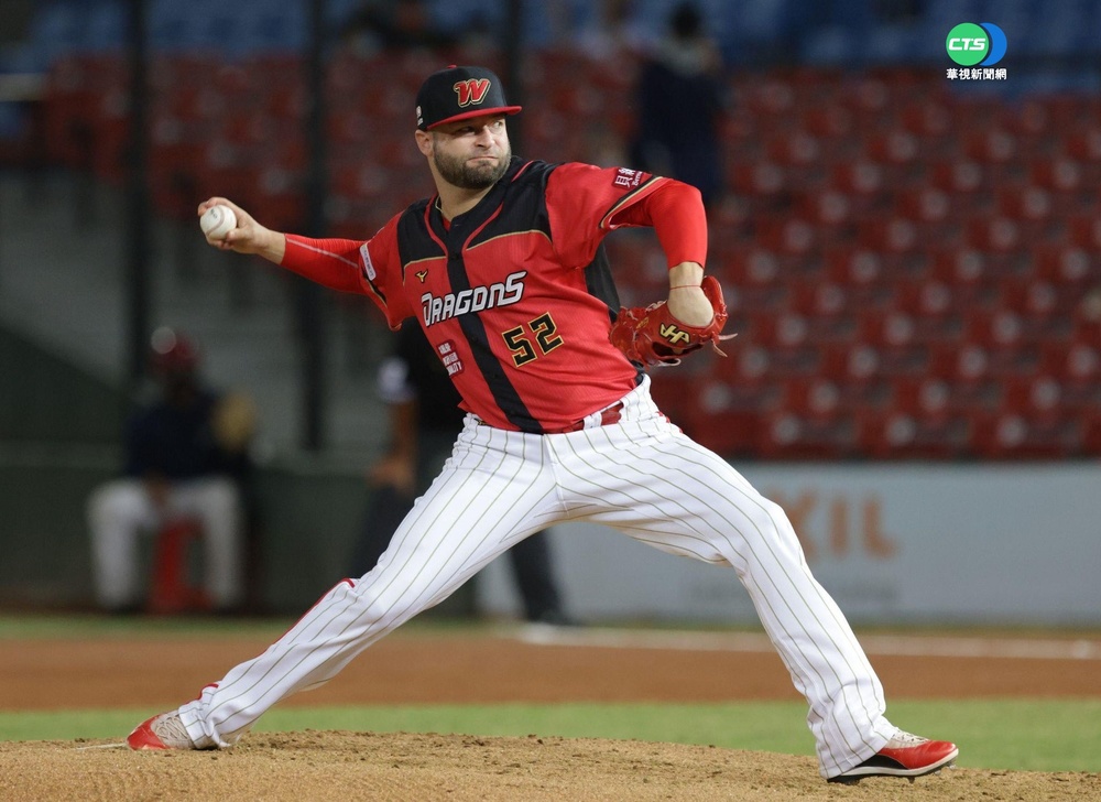 中職32年來首位! 伍鐸待3球隊都拿10勝