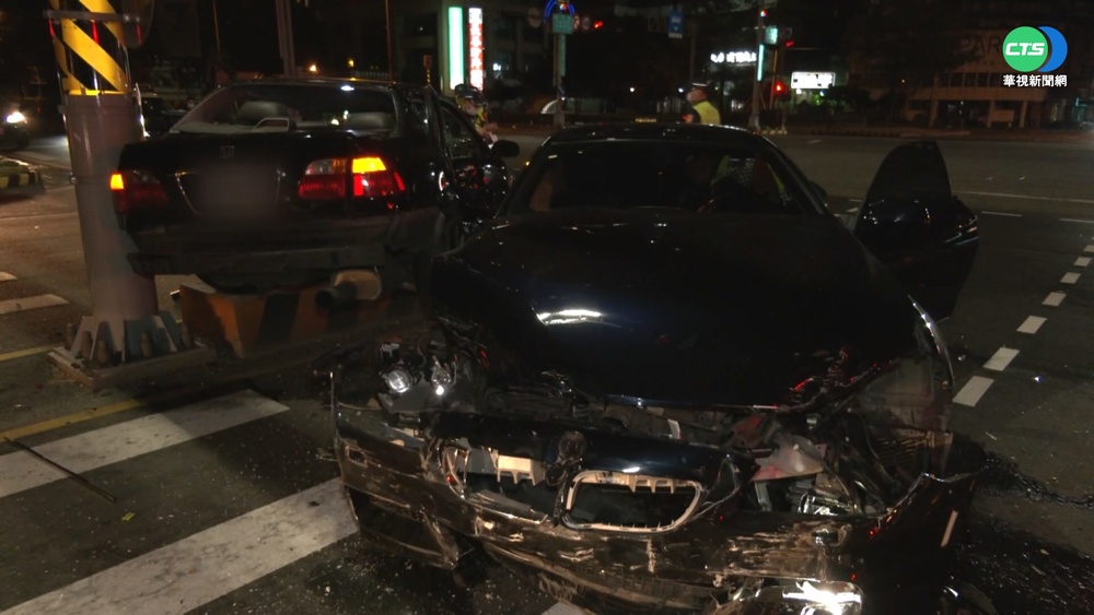 轎車路口對撞 滿月嬰放副駕險出大事