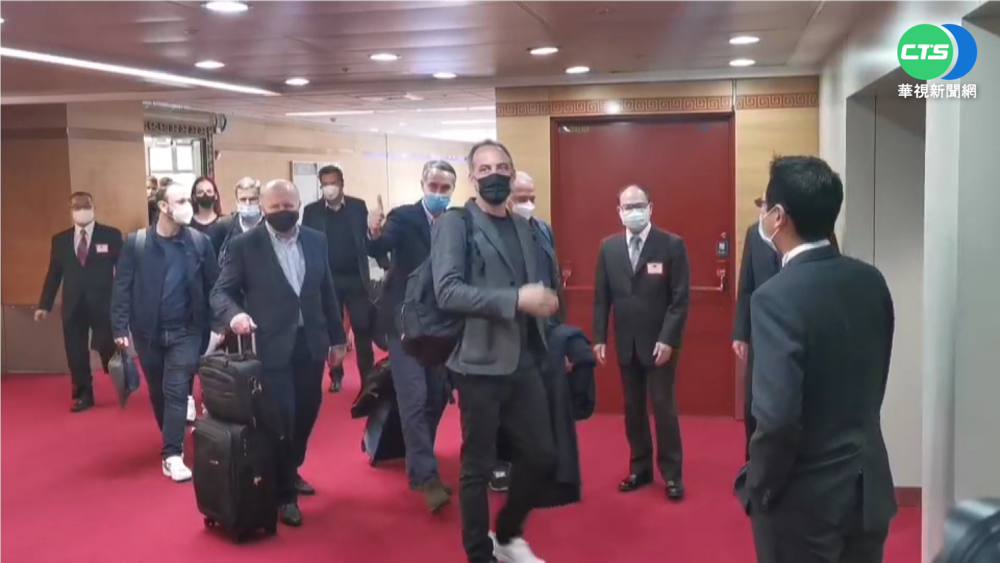 外交突破! 歐洲議會代表團07:15抵台