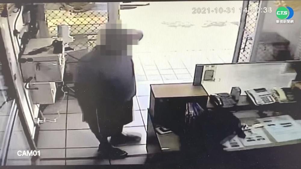 童遭家犬咬傷 父派出所求援警助送醫