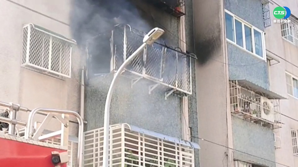 台南5樓老公寓竄火 住戶3人受困嗆傷