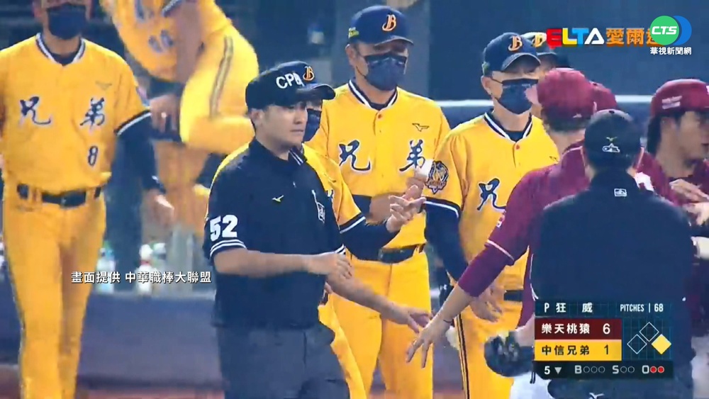 狂威不滿江坤宇短打碎嘴 2隊險爆衝突