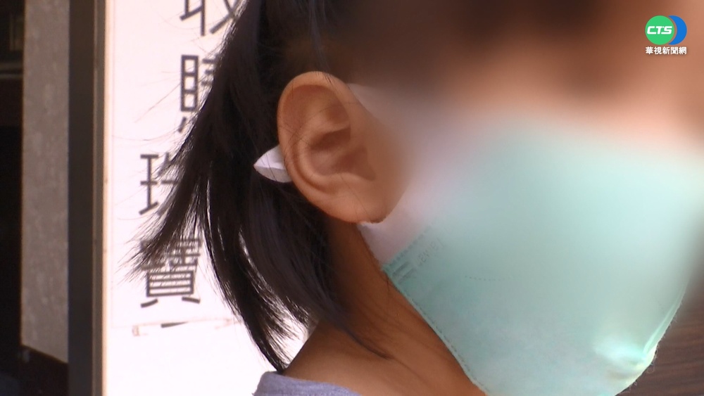 7歲童戴成人口罩 耳繩打結壓迫長腫瘤