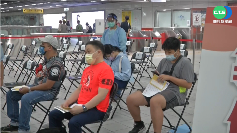 開全台先例! 高雄捷運站設疫苗接種站