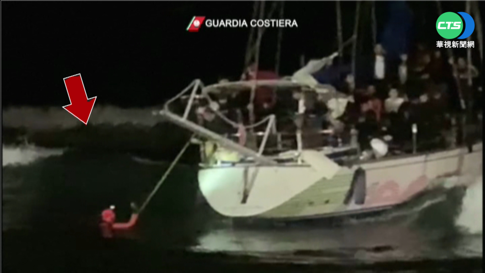 地中海難民船擱淺 義國人員救援74人