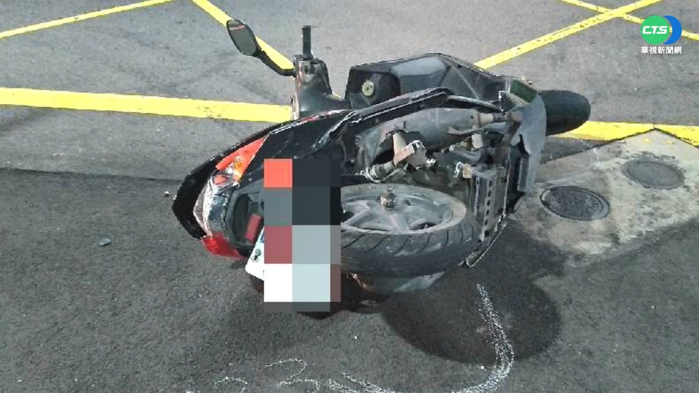 疑轎車闖紅燈撞機車 騎士噴飛重創頭