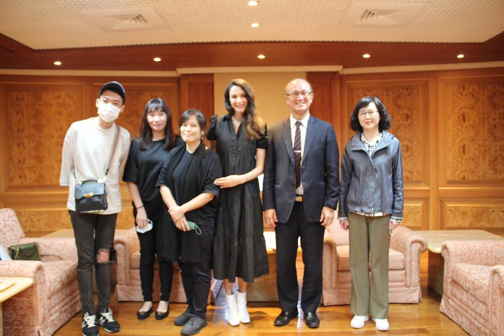 瑞莎「挺6個月孕肚」赴體育署！曝談2小時：差點不能呼吸