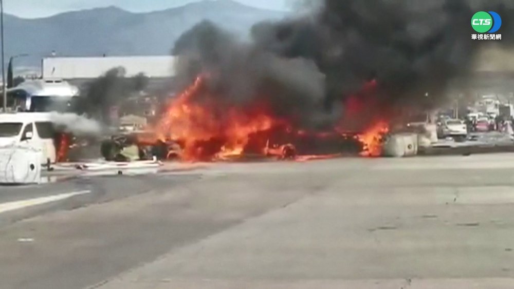 墨西哥高速公路連環撞 6車起火19死