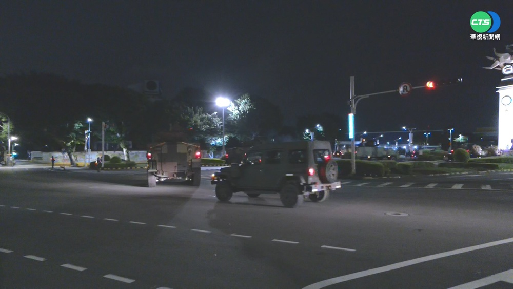 雲豹甲車夜間挺進松機 "迎戰"敵軍空降