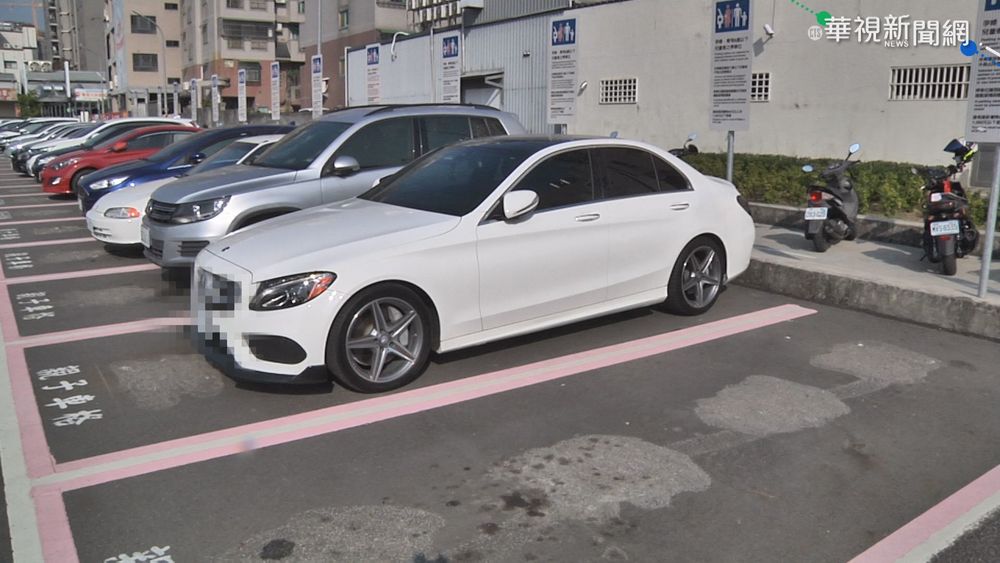 愛車「酒窩」這樣來的！直擊停車場這幕駕駛都怒了