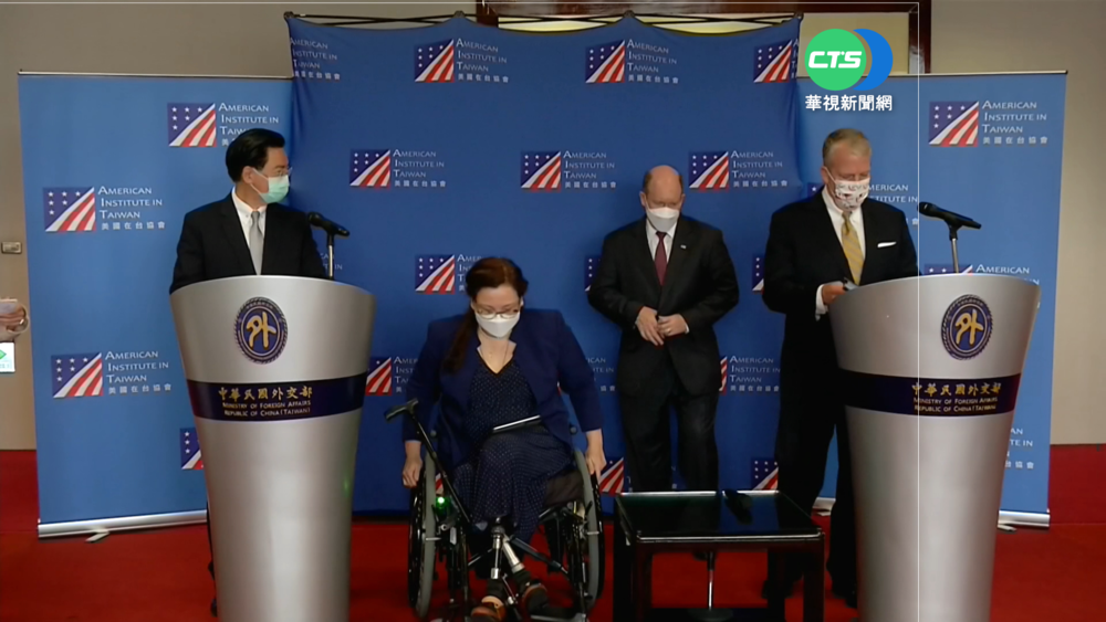 美國專機來了! 多位參眾議員抵台訪問
