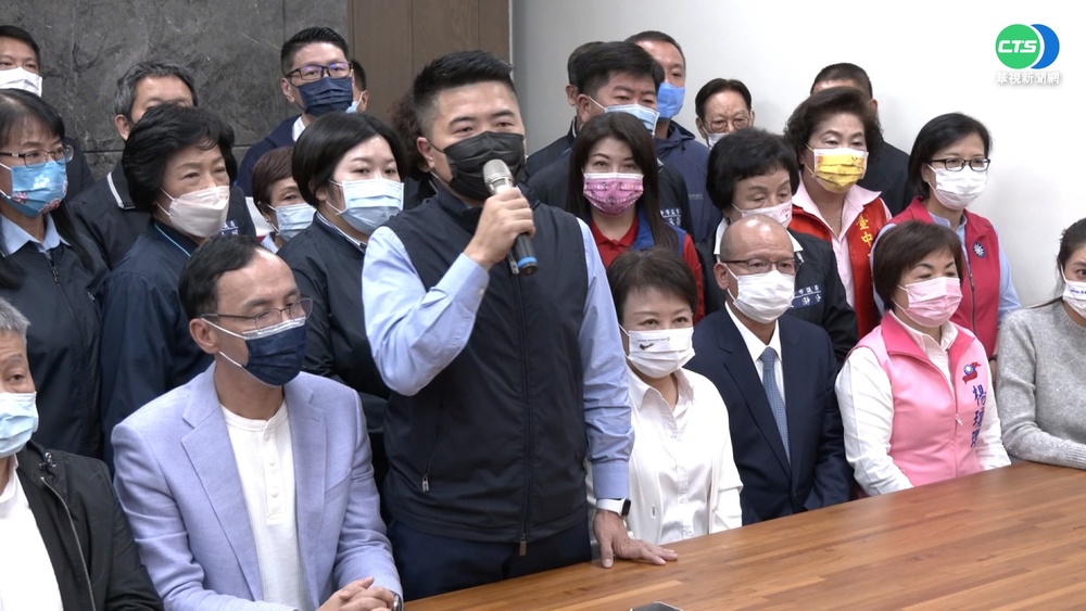 媒體追問財務 顏寬恒將難題留給父親