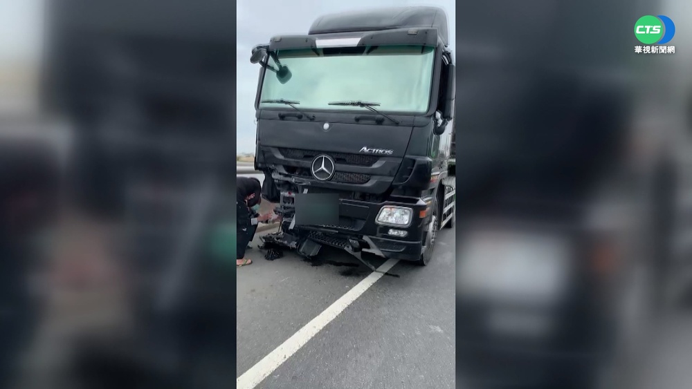 西濱鹿港路段4車連環撞 2大1小送醫