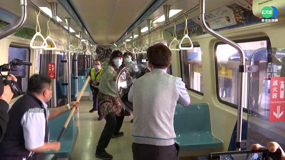 模擬演練超逼真 捷運警"電擊器"逮匪