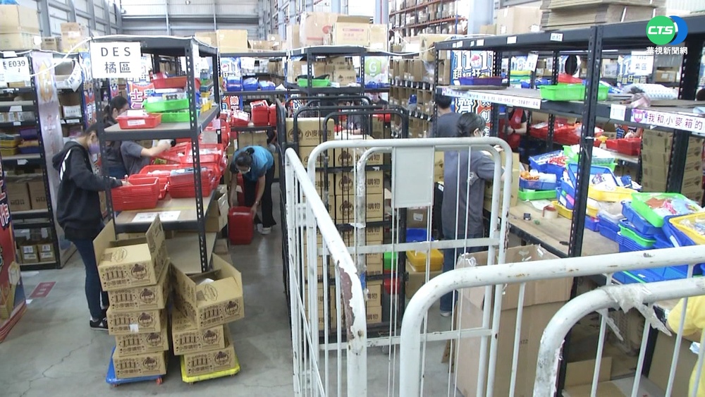 雙11買到剁手! 物流中心堆滿"包裹山"