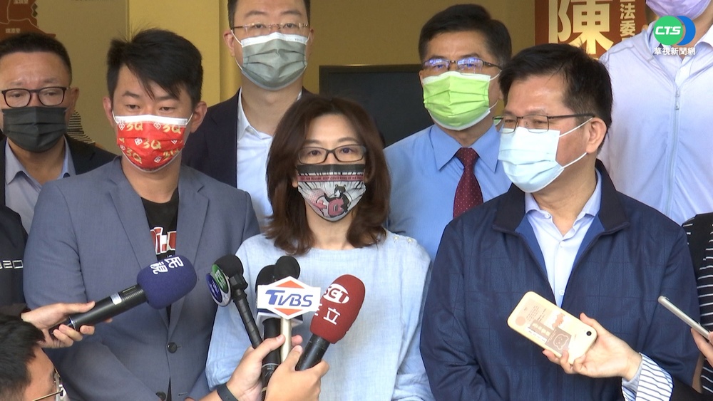 顏寬恒緊跟盧秀燕出席活動 爭取曝光