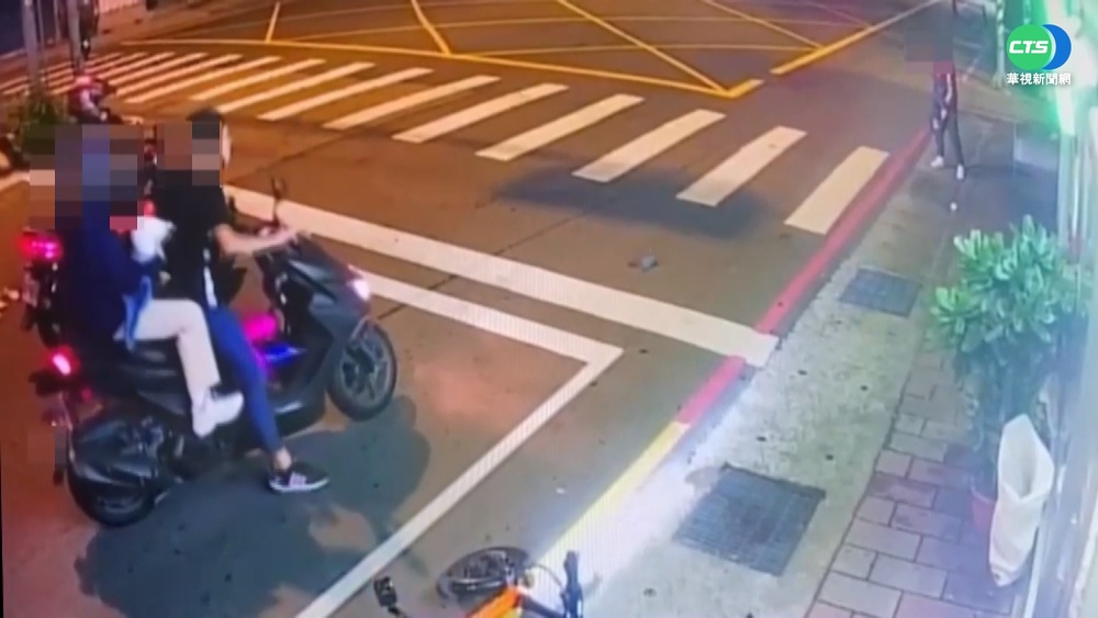 情侶未戴安全帽又違規 男喊"看路"遭痛毆