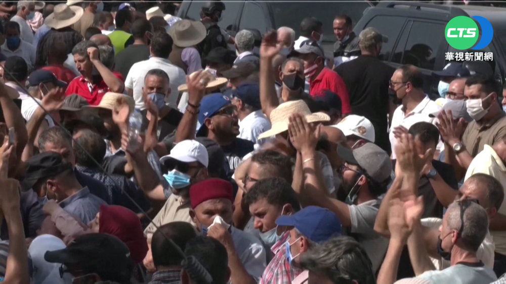 突尼西亞疫情正燒 政壇竟變大亂鬥