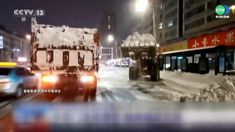 清朝以來最大暴雪! 天津女掉落人孔蓋