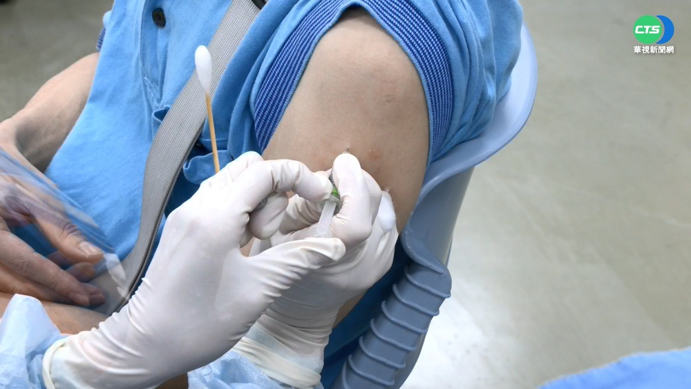 開放高端"混打"3款疫苗 民怨:白挨2針