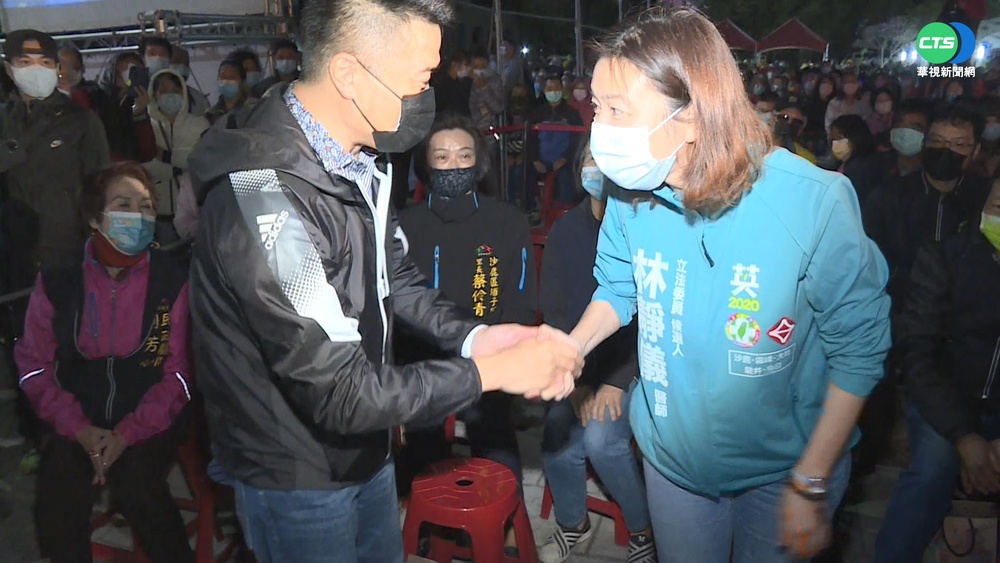 顏寬恒.林靜儀首同框 雙方僅握手致意