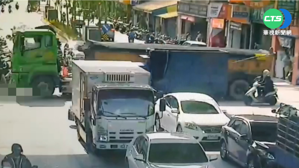 騎車遭砂石車追撞 嬤跟1歲孫女身亡