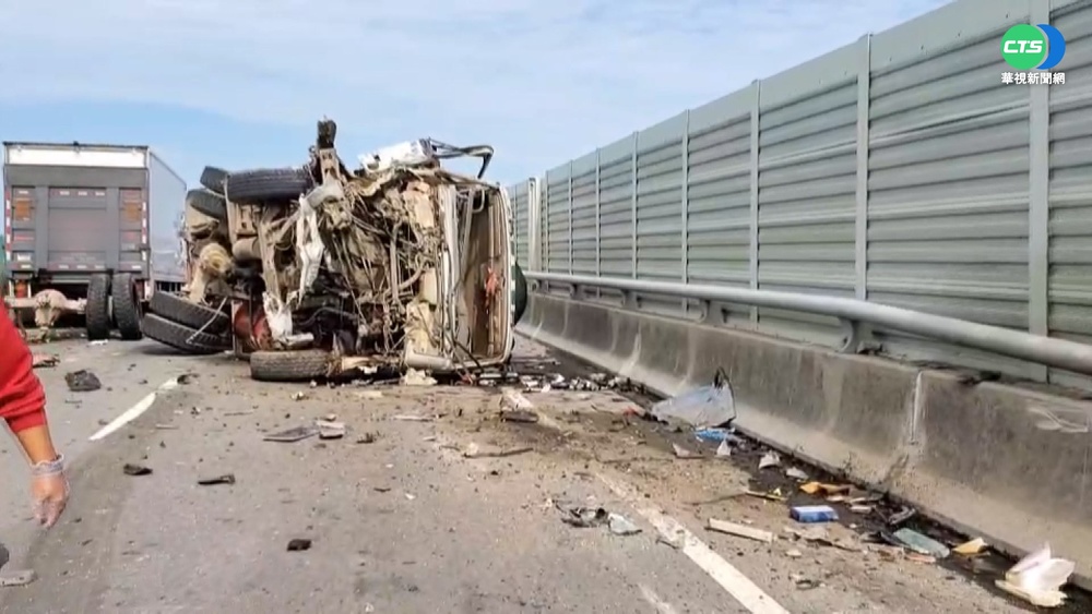 撞上施工防撞車 國道5車連環撞3傷