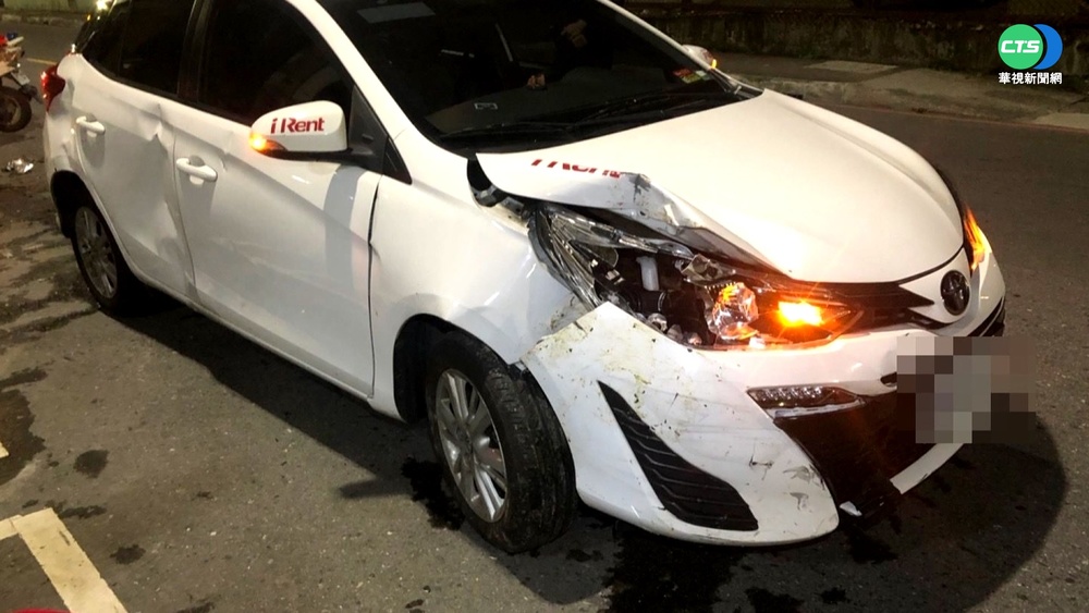 閃貓咪失控 共享汽車衝路邊撞爛7機車