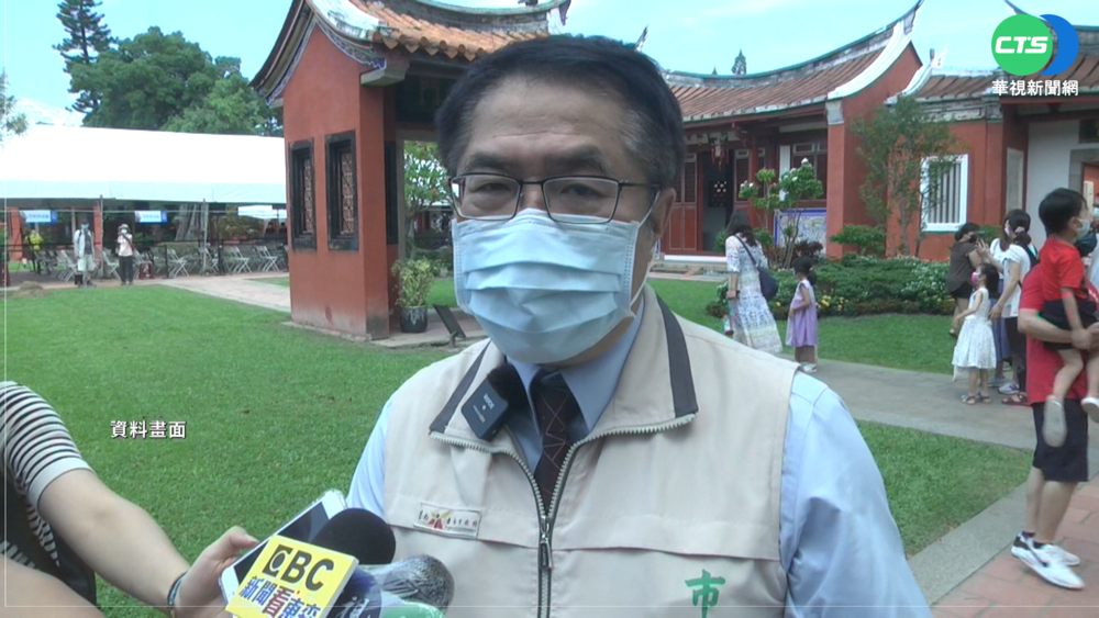 突胸悶暴瘦急送醫 黃偉哲臉書報平安