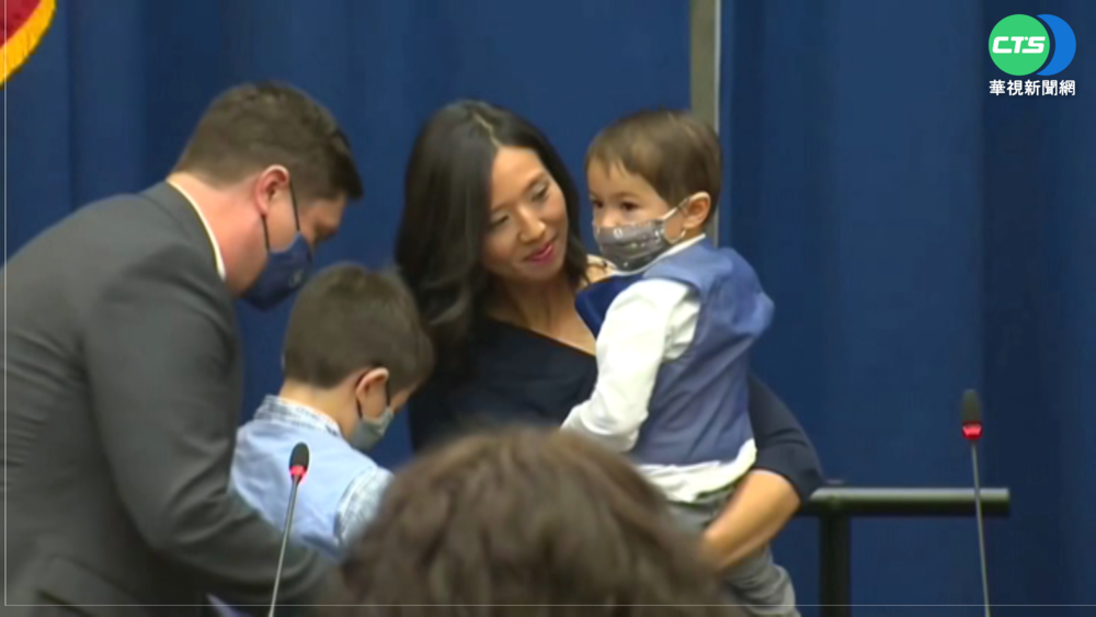 首位波士頓女市長 台裔吳弭宣誓就職