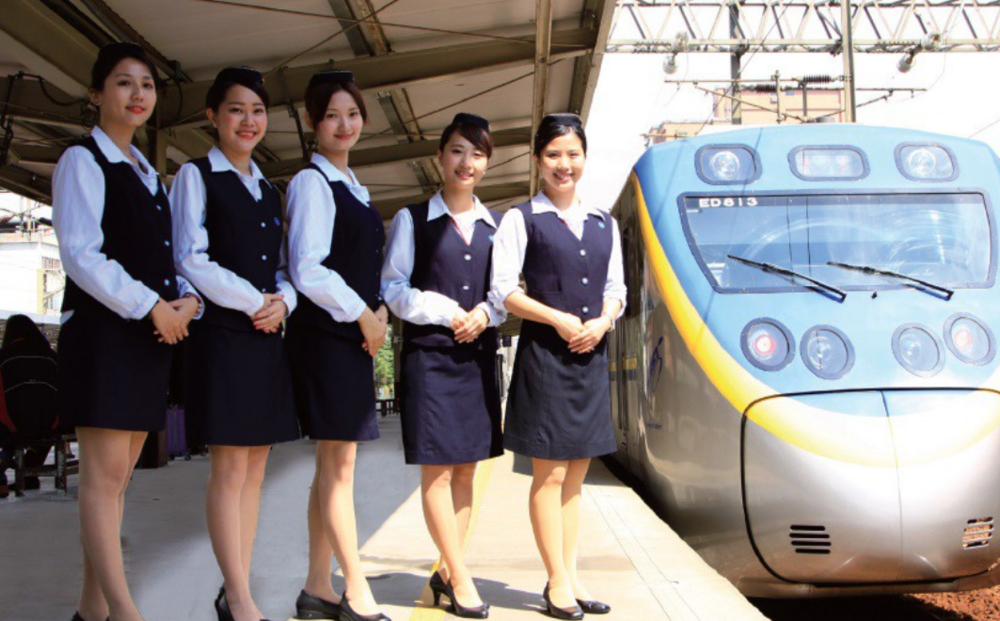 女車勤員盼「裙裝改長褲」台鐵：已辦員工意願調查
