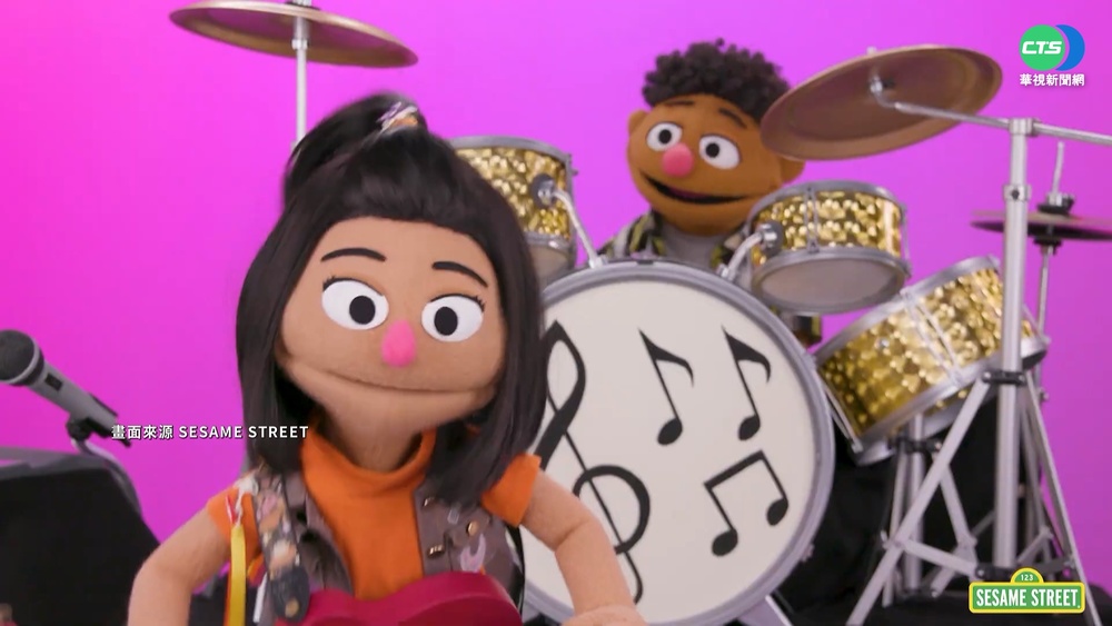 芝麻街52年首個亞裔布偶 7歲韓裔芝英